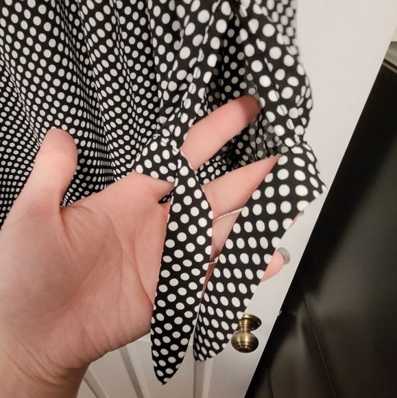 Express Off the Shoulder Dress - Picture 3 of 4